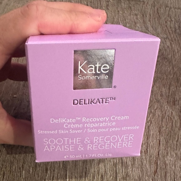 Kate Somerville Delikate Revovery Cream. - Picture 5 of 8